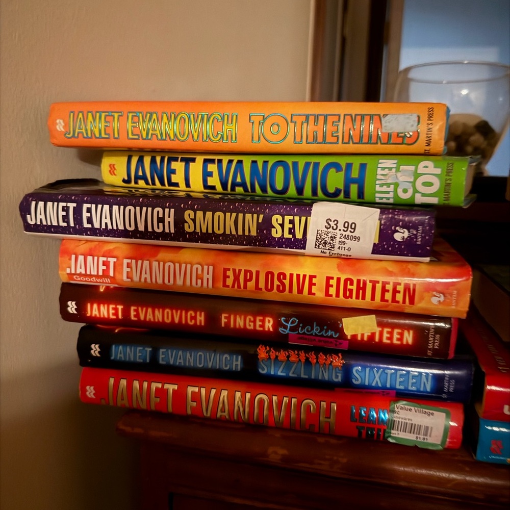 Janet evanovich Book Collection - Picture 2 of 3